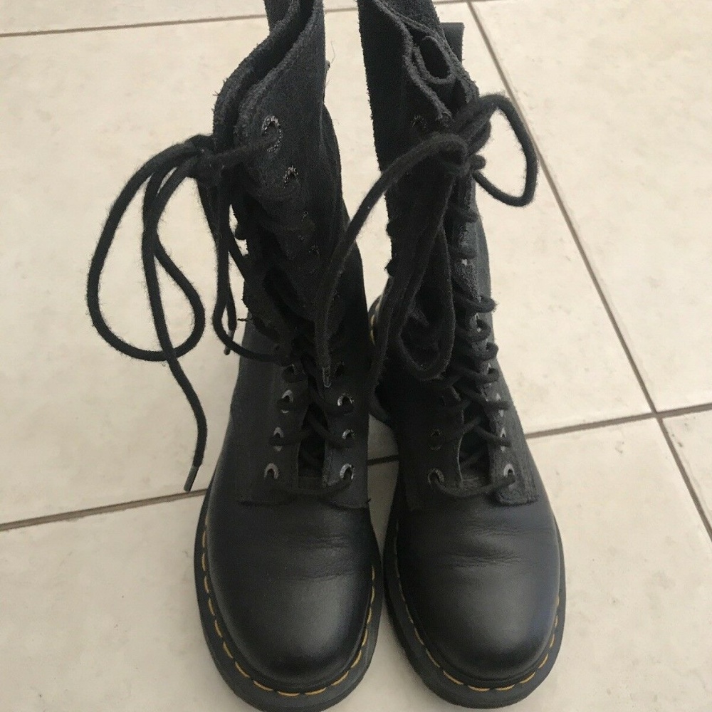 Dr. Marten's Women's Black Boots Size 6